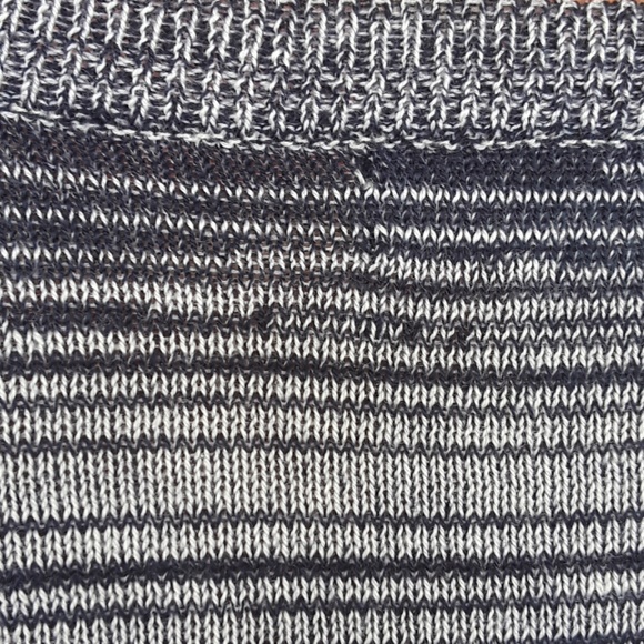 New York & Company v-neck sweater top, sz M - Picture 5 of 8